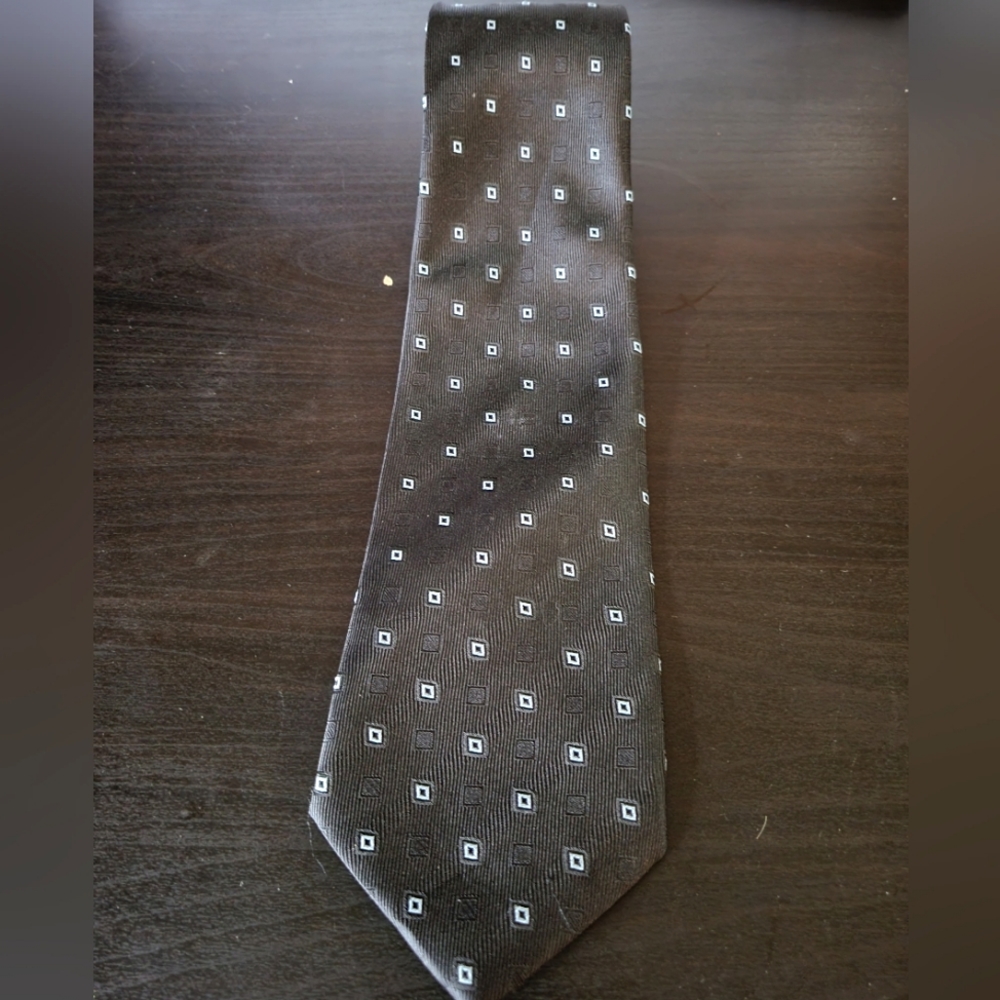 Infinity men's tie. Polyester. Black with silver stylized polka dots.